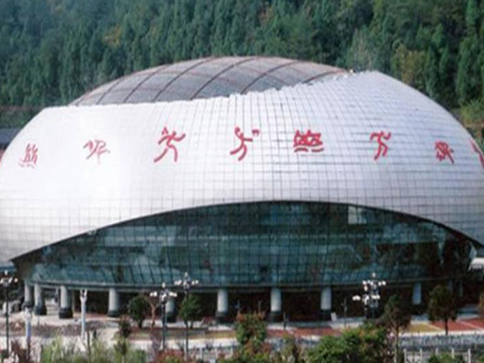 华蓥体育中心球形网架加工安装